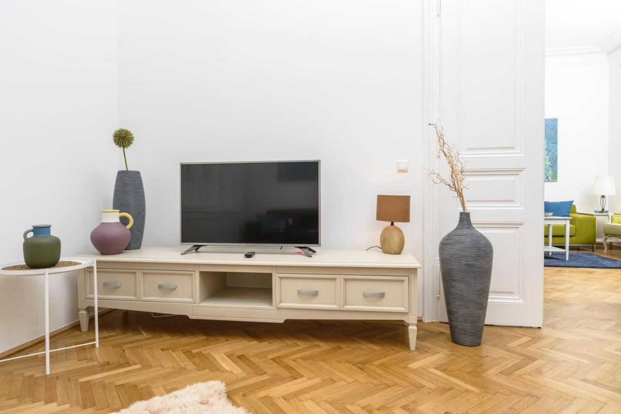 Appartement Senator Stephansplatz By Ichbucheat Wenen