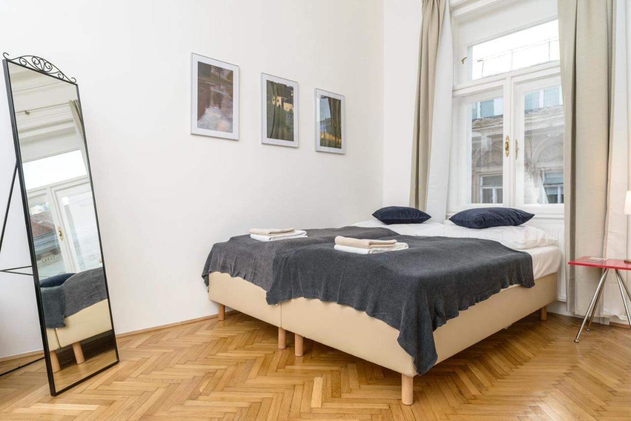 Senator Stephansplatz By Ichbucheat Appartement
